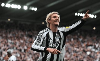 一场1-0，让纽卡收获赛季首胜，降级热门诞生：狼队耻辱4连败