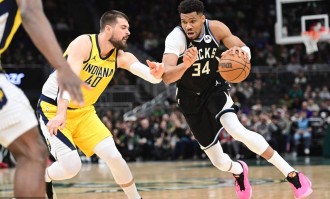 字母哥31+14内史密斯32分 雄鹿胜步行者