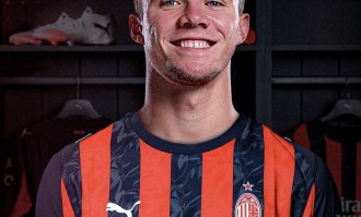 霍伊伦德已同意转会，曼联接近与米兰达成协议！只差买断金额需谈判