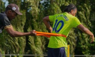 法甲天才前锋穿曼联球衣踢球，标价5000万！红魔或免费签英超空霸