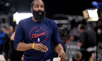 夸梅-布朗:哈登休赛期不训练 只会抽烟喝酒鬼混