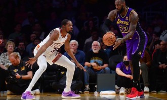 小里弗斯：詹姆斯进攻武器库还不到杜兰特一半