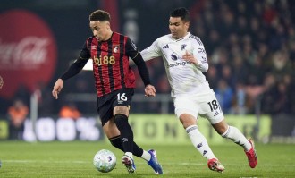 2-2！十人曼联惨遭伯恩茅斯逼平！马奎尔被红牌罚下！倚天足球